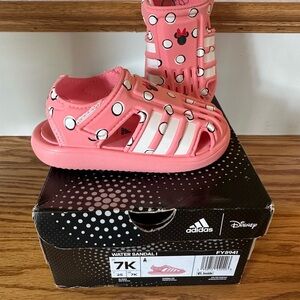 adidas Disney Minnie Mouse sandals size 7 like new
